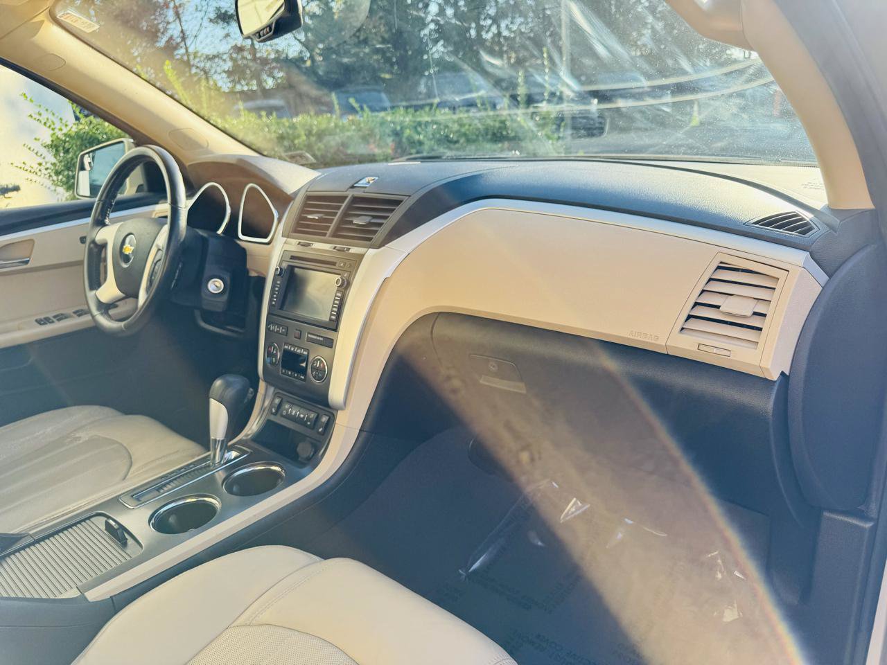 Used 2011 Chevrolet Traverse LTZ AWD/4WD image 39