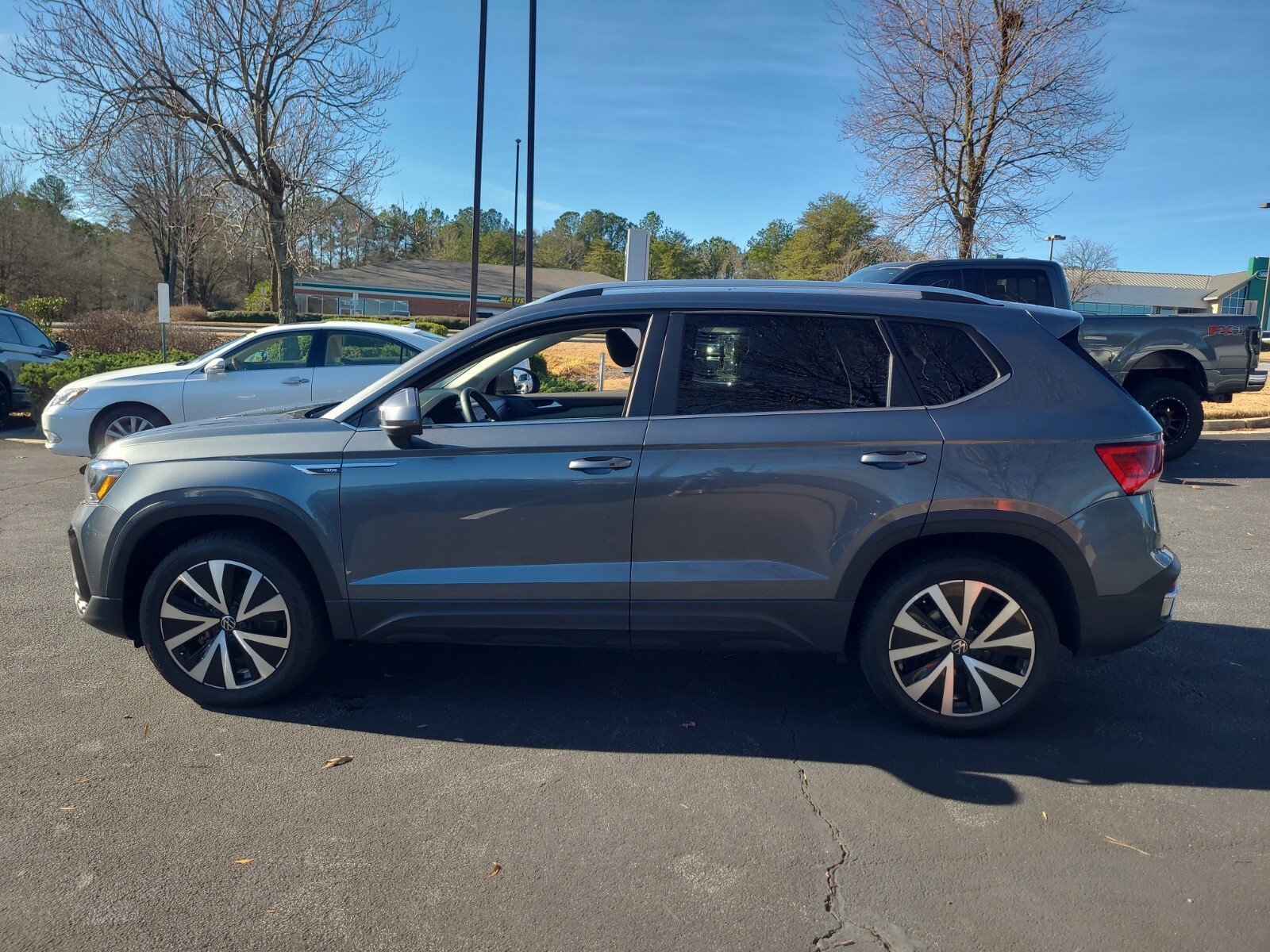 Used 2022 Volkswagen Taos SE image 8