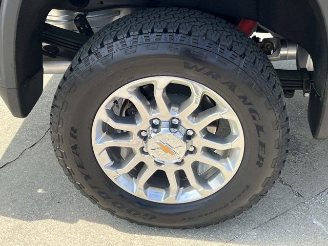 Used 2025 Chevrolet Silverado 2500 LTZ w/ LTZ Plus Package image 19