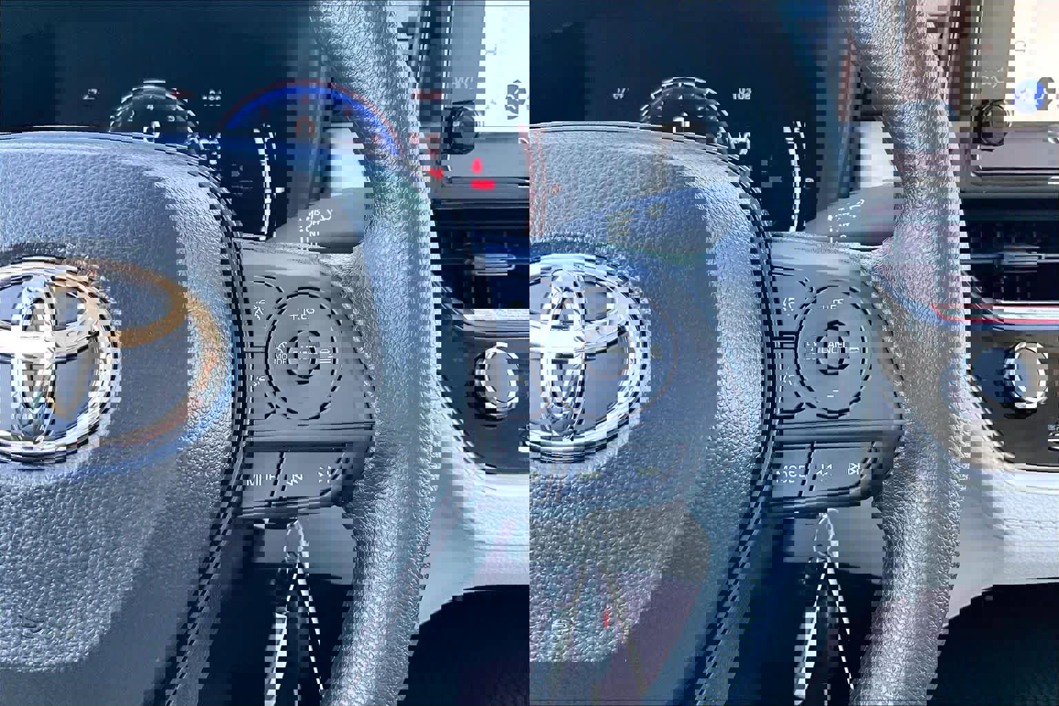 Used 2026 Toyota Corolla Cross L image 22