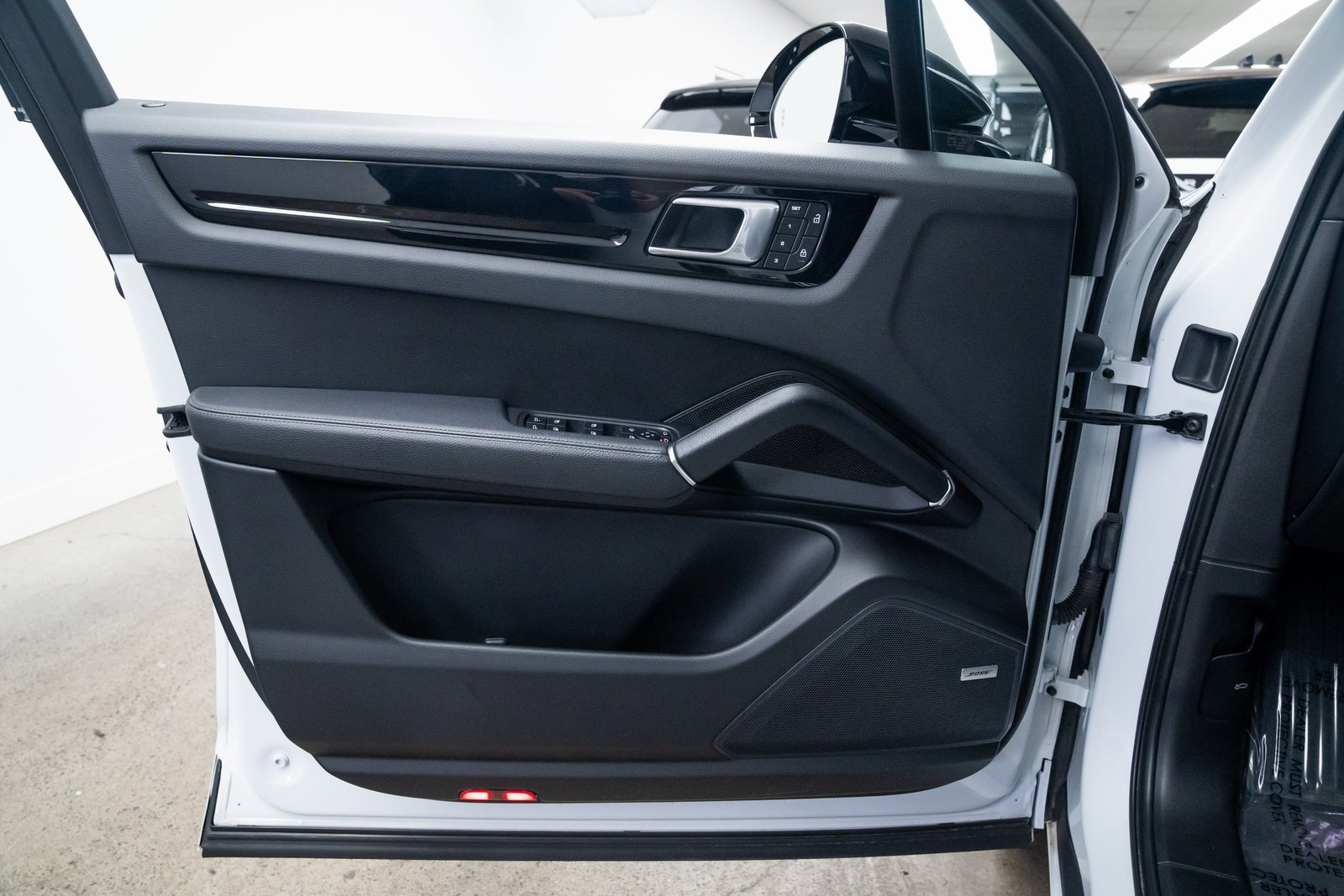 Used 2022 Porsche Cayenne Base w/ Premium Package image 17