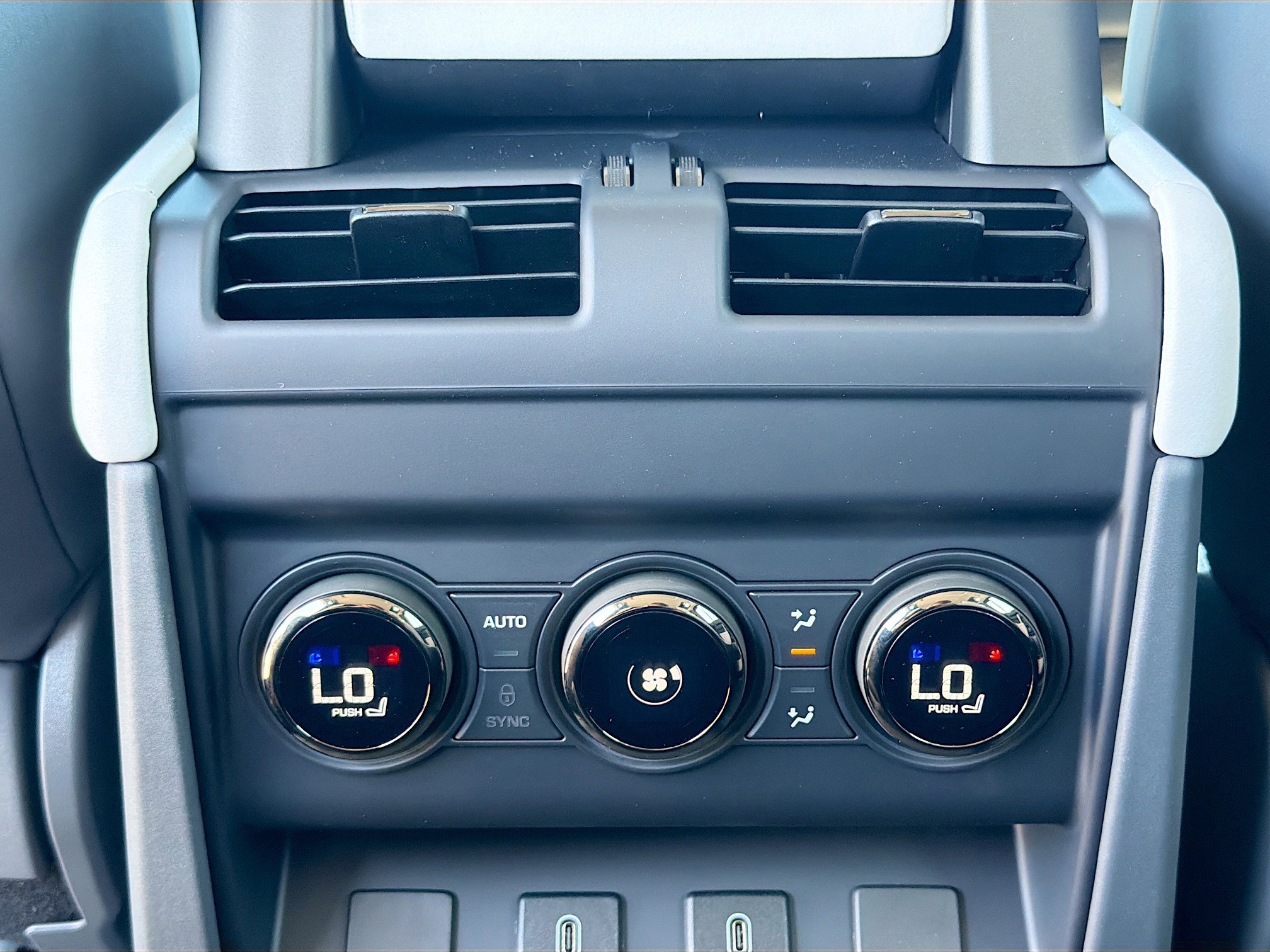 New 2026 Land Rover Defender 110 OCTA image 20