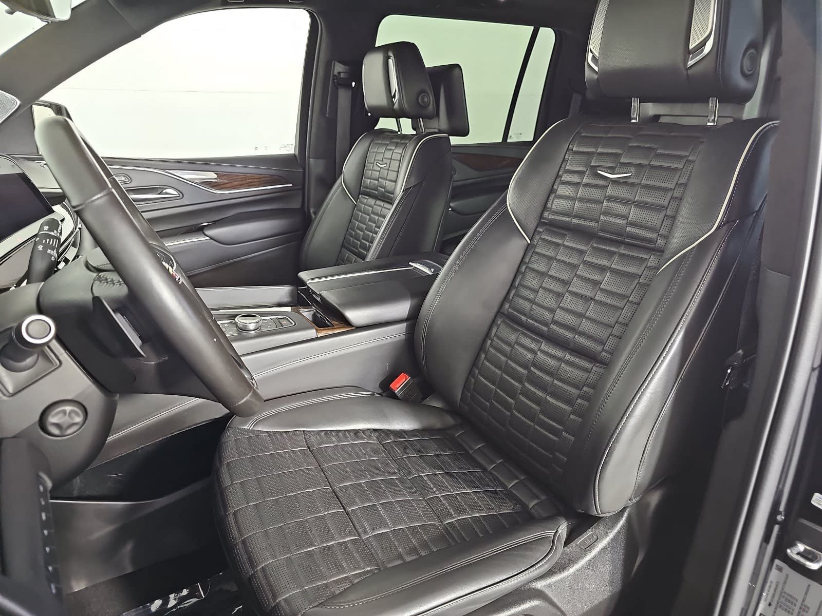Used 2023 Cadillac Escalade ESV Sport Platinum w/ LPO, ONYX Package AWD/4WD image 15