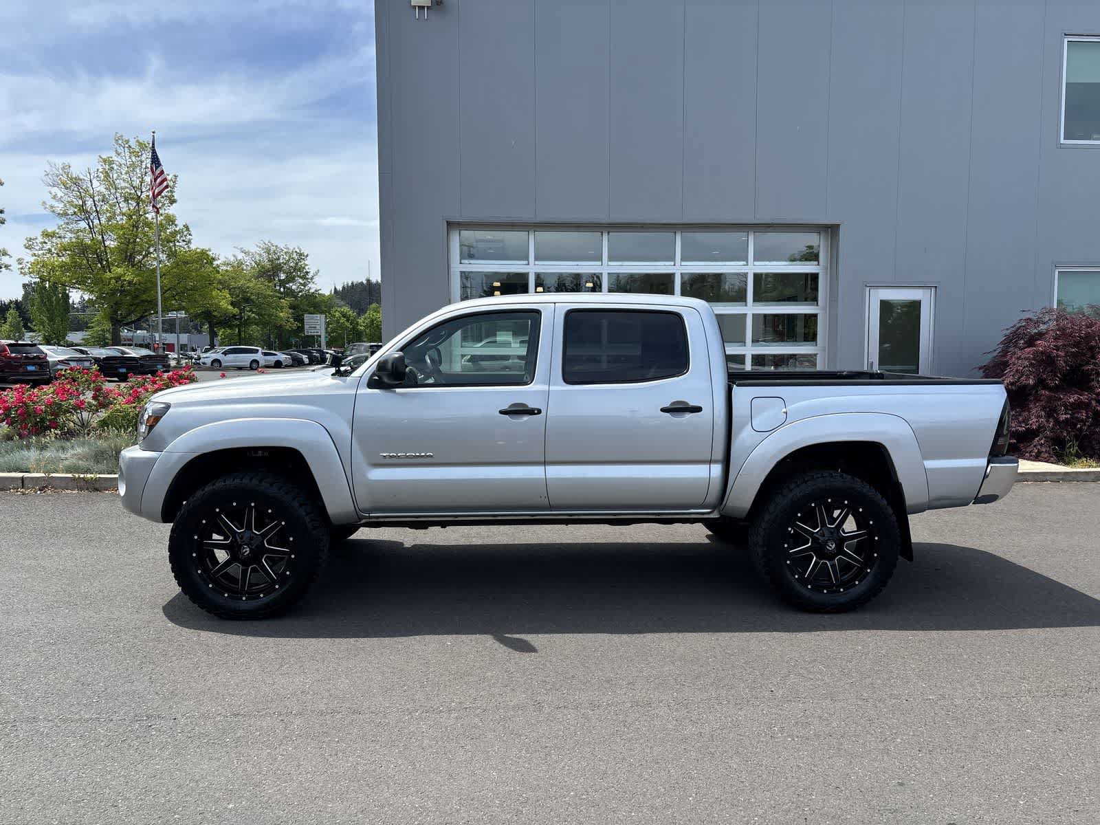 Used 2005 Toyota Tacoma PreRunner RWD image 2