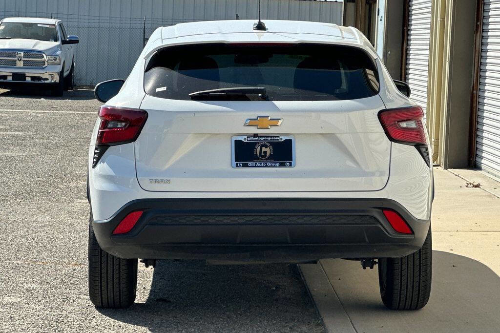 Used 2024 Chevrolet Trax LS w/ LS Convenience Package image 5