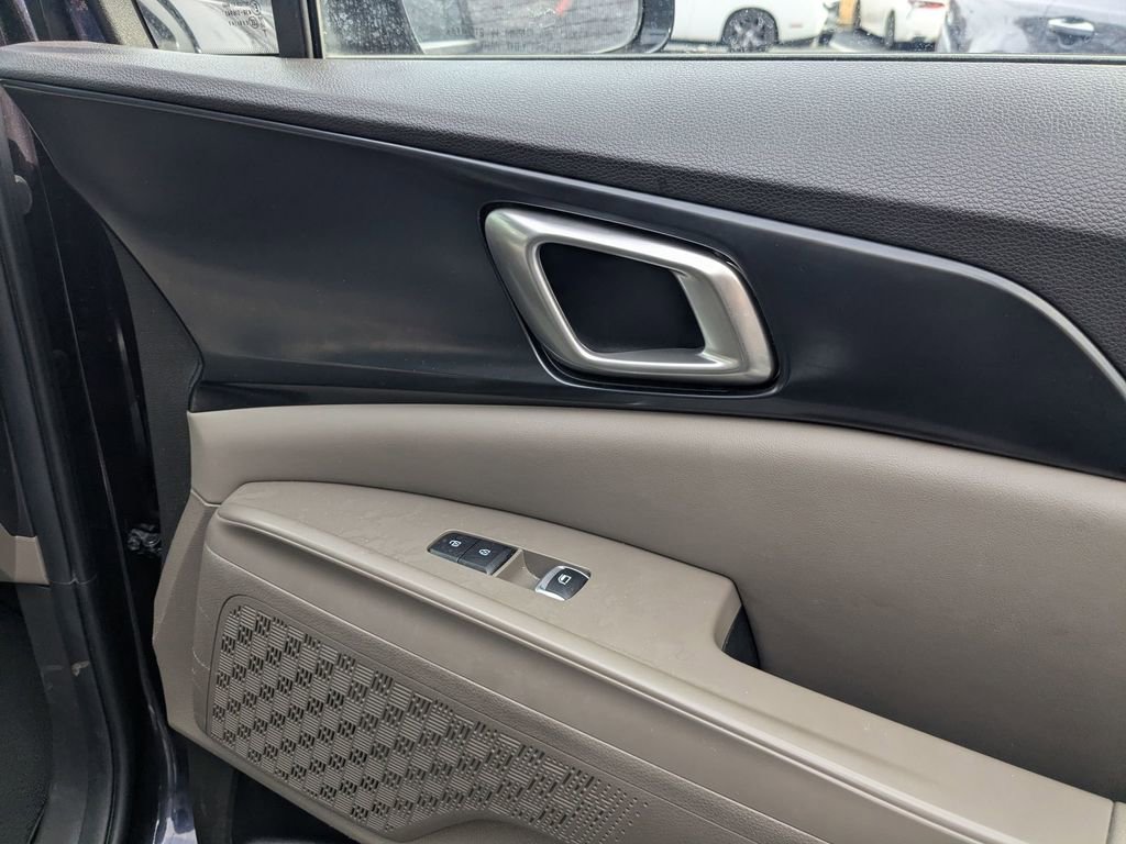 Used 2025 Kia Carnival image 33
