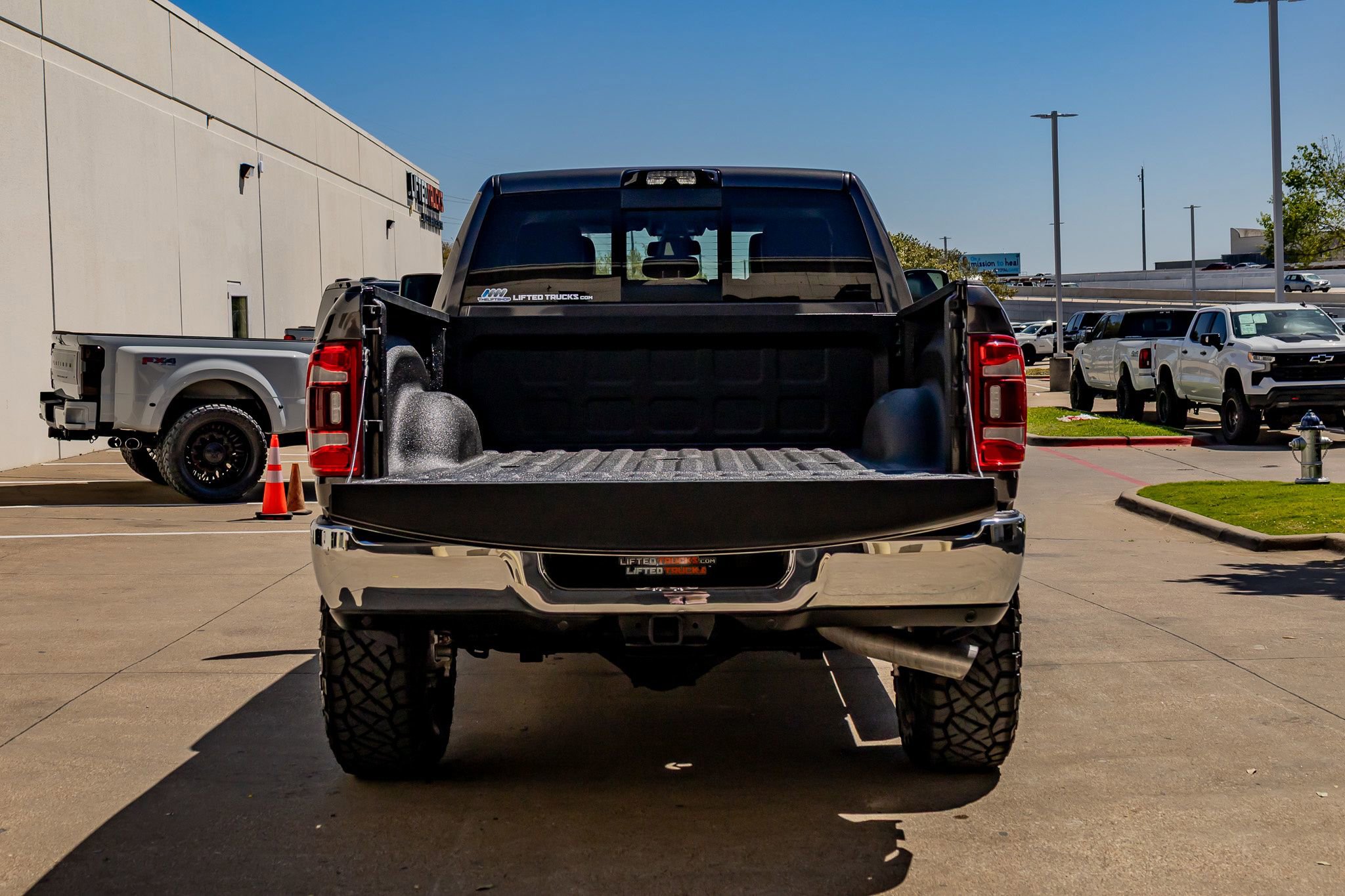 Used 2024 RAM 2500 Laramie AWD/4WD image 9