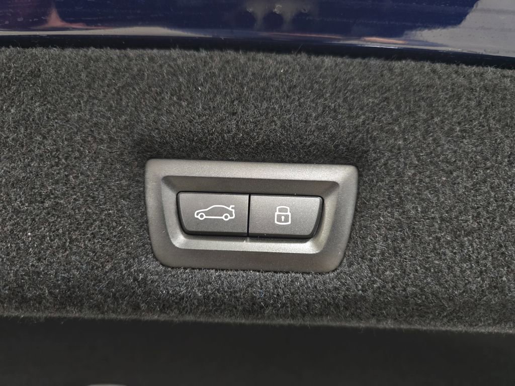 Used 2023 BMW i7 xDrive60 image 31