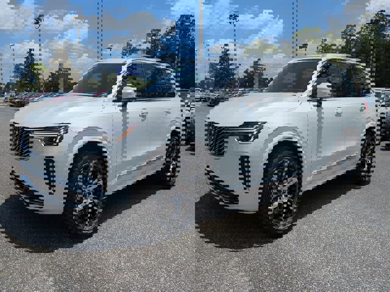 New 2025 Volvo XC90 B6 Ultra w/ Lounge Package image 8