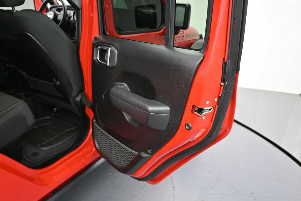Used 2024 Jeep Gladiator Mojave AWD/4WD image 9