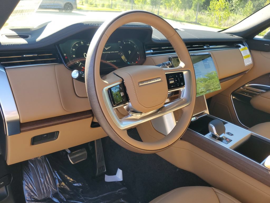 New 2026 Land Rover Range Rover Long Wheelbase SE AWD/4WD image 13