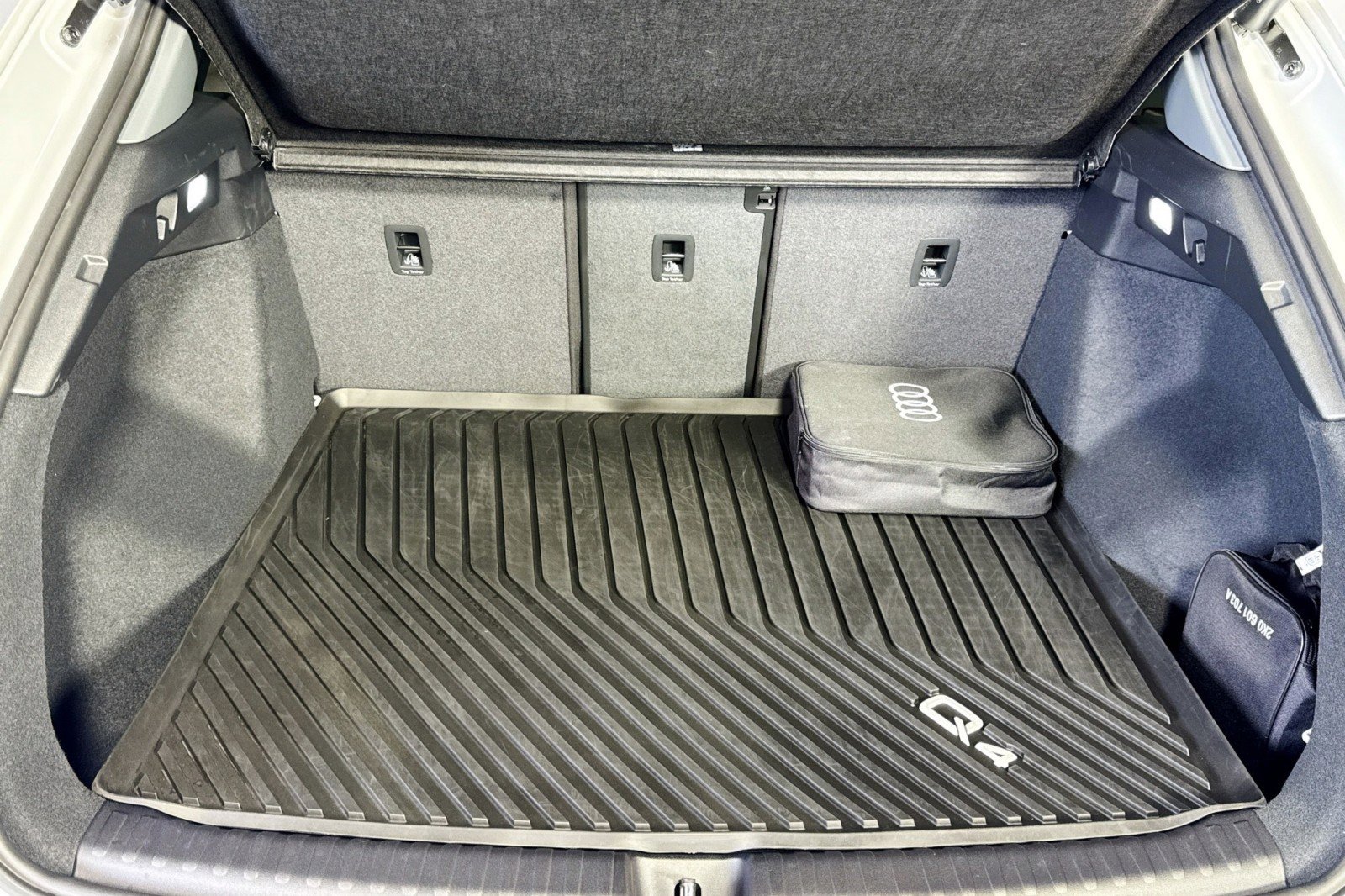 Used 2024 Audi Q4 e-tron Premium Plus image 24