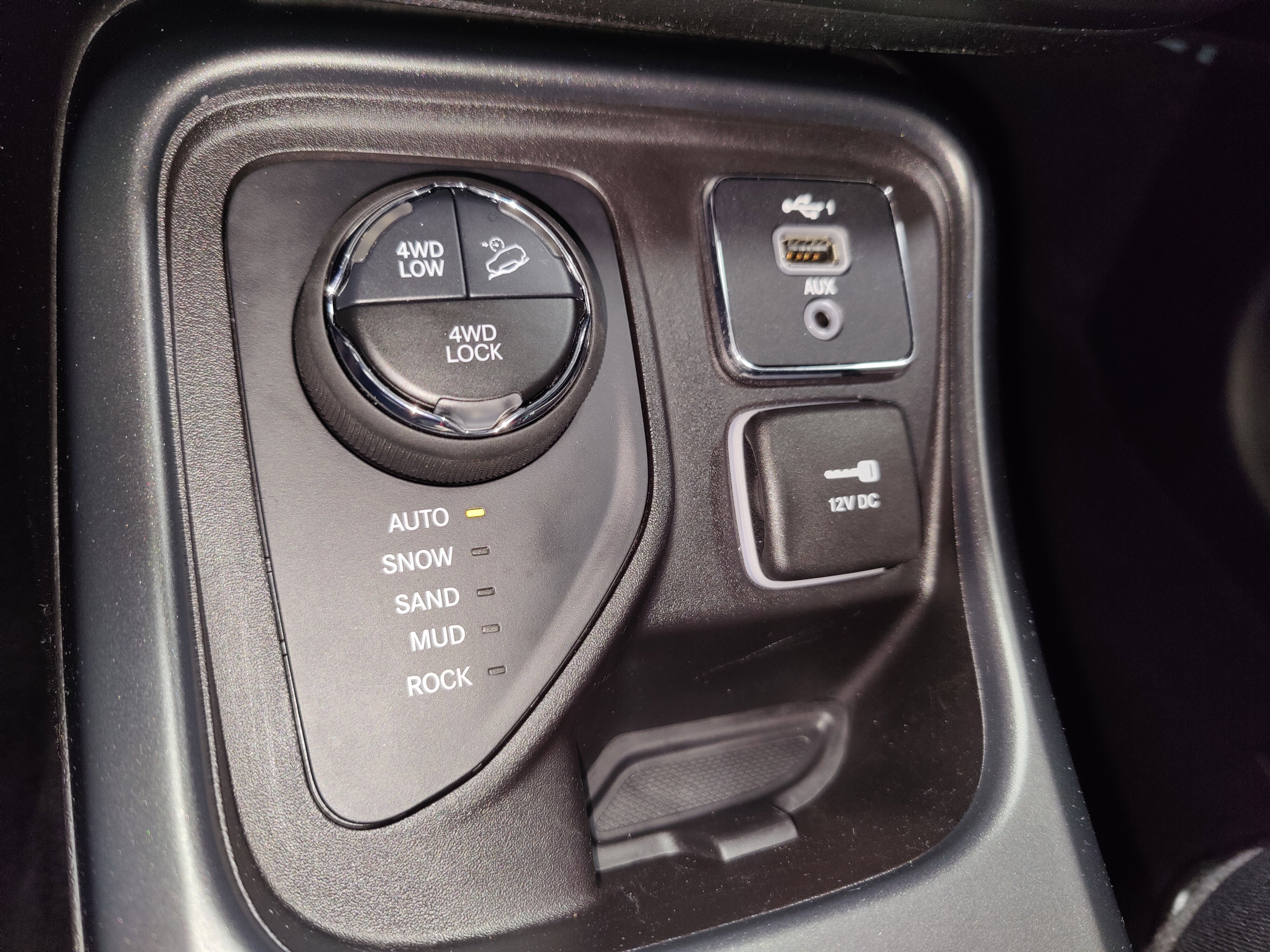 Used 2020 Jeep Compass Trailhawk w/ Cold Weather Group AWD/4WD image 18