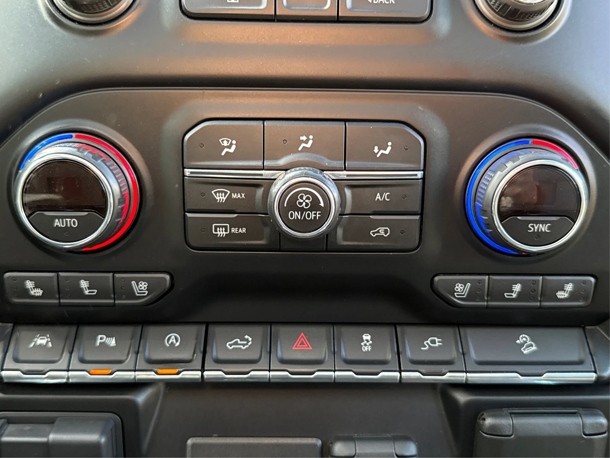 Used 2019 Chevrolet Silverado 1500 High Country w/ Technology Package AWD/4WD image 26