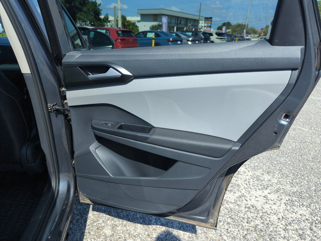 Certified 2023 Volkswagen Taos SE w/ Panoramic Sunroof Package FWD image 32