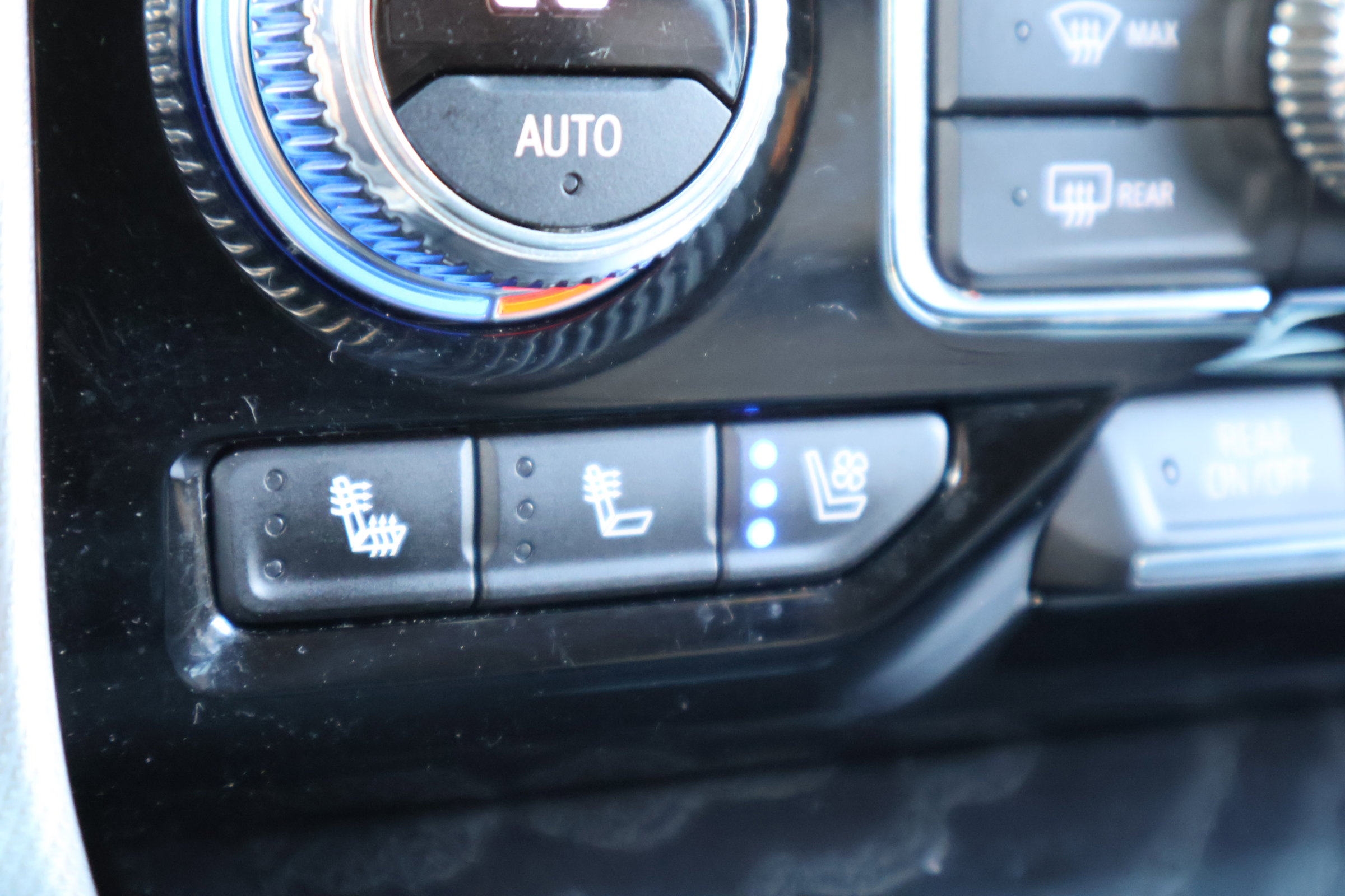 Used 2022 GMC Yukon XL Denali image 31