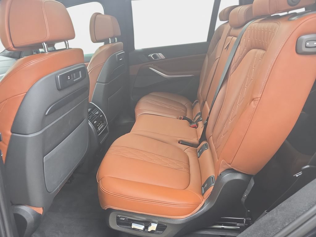 Used 2022 BMW X7 M50i w/ Cold Weather Package AWD/4WD image 27