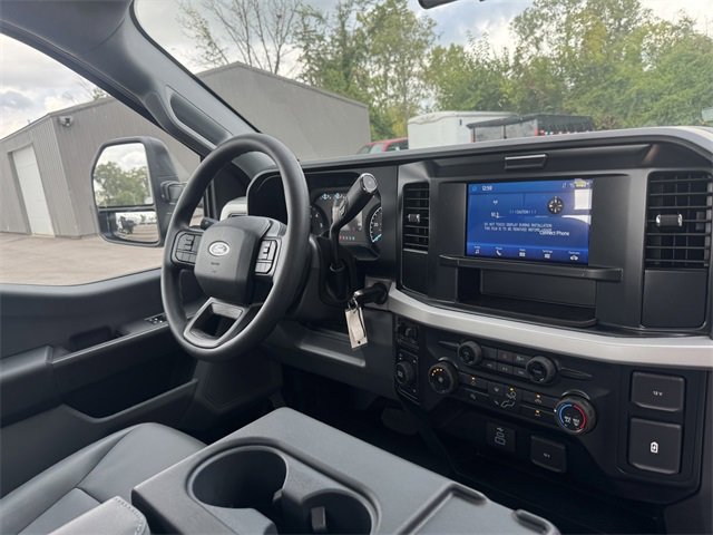 New 2025 Ford F550 4x4 Regular Cab Super Duty image 18