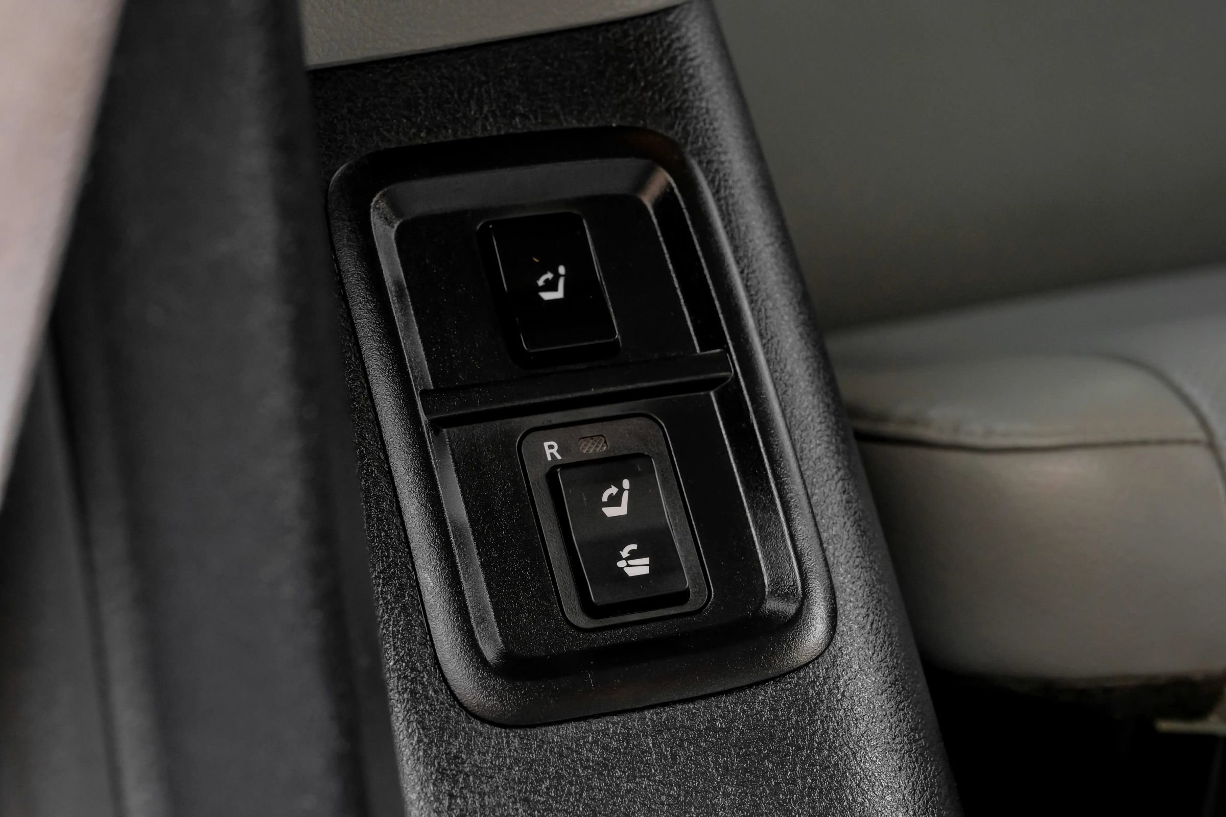 Used 2011 Toyota Sequoia Platinum AWD/4WD image 36