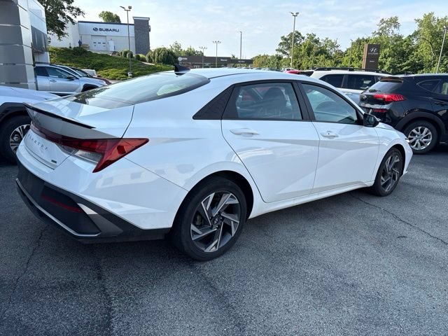 Used 2025 Hyundai Elantra SEL FWD image 5