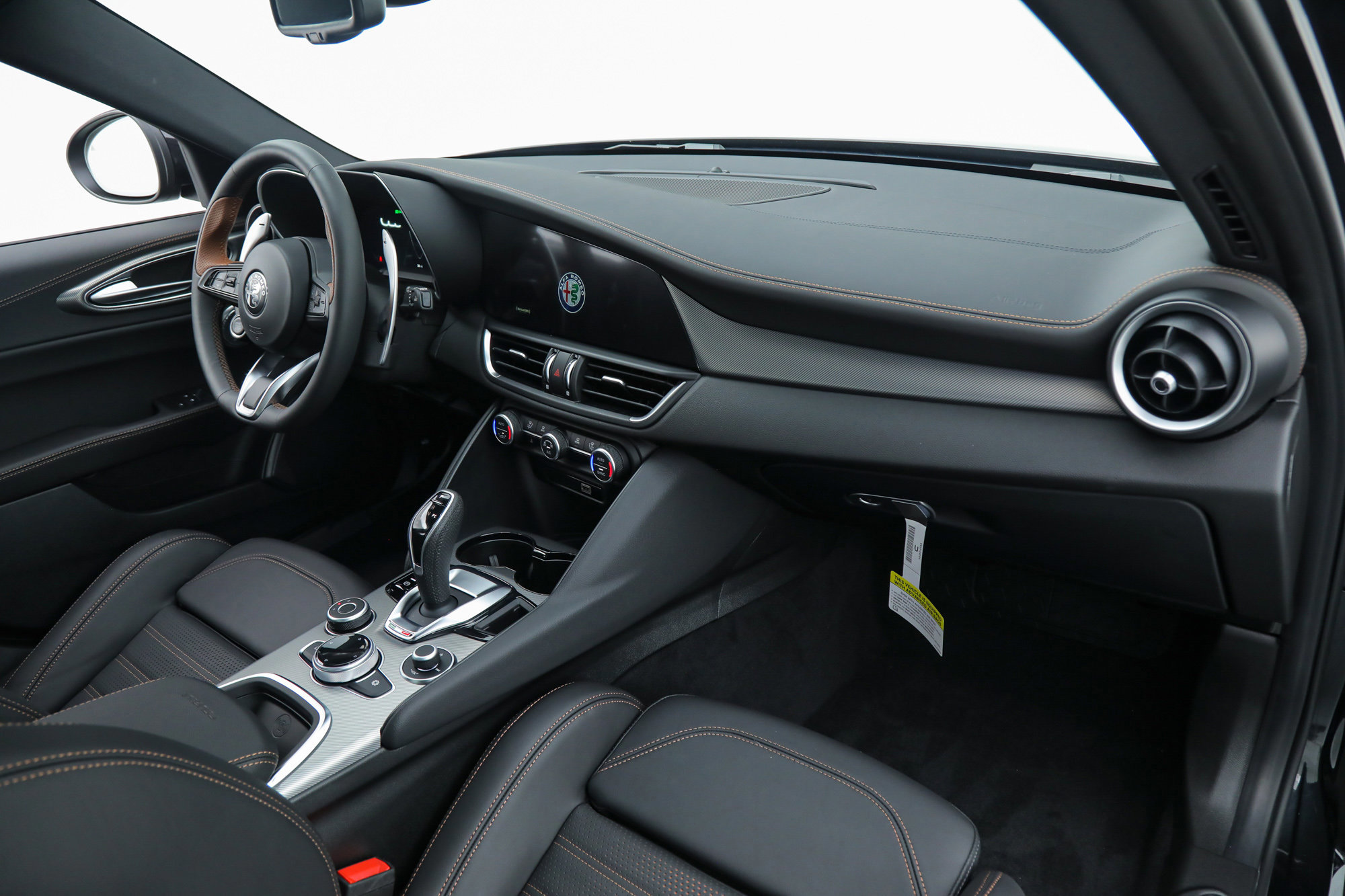 New 2025 Alfa Romeo Giulia w/ Driving Assist Package image 27