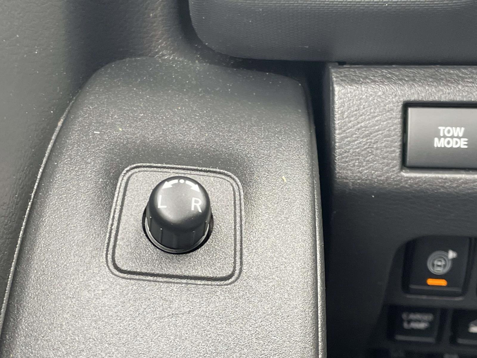 Used 2022 Nissan Frontier PRO-4X image 27