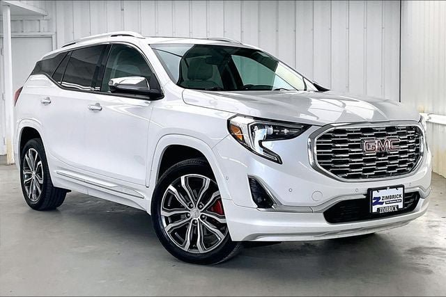 Used 2020 GMC Terrain Denali w/ GMC Pro Grade Package AWD/4WD image 1