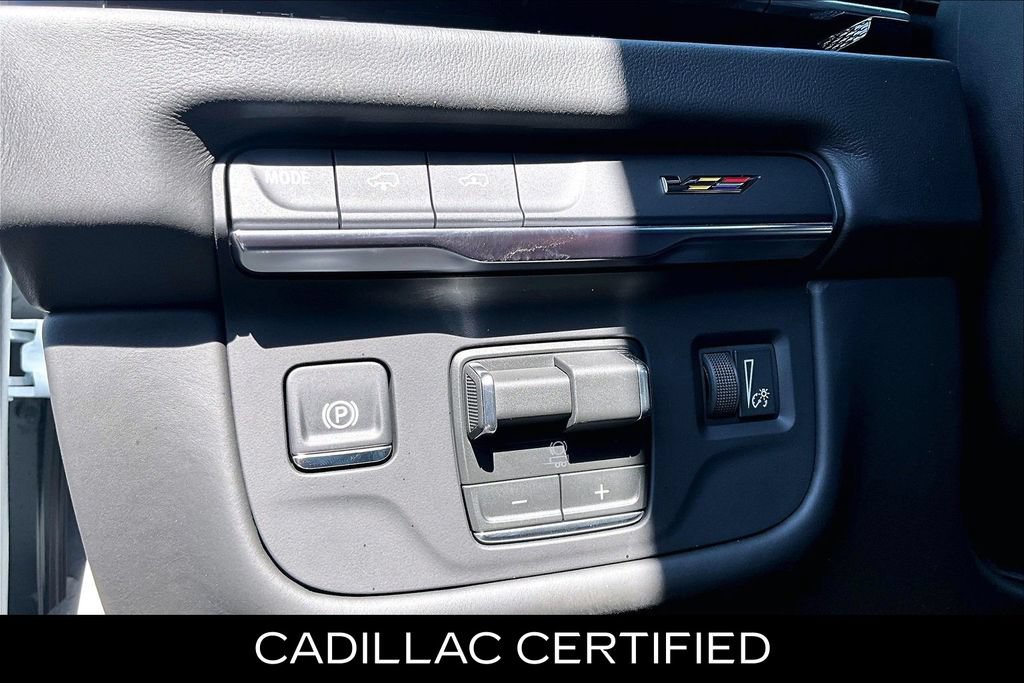 Used 2026 Cadillac Escalade ESV V w/ LPO, ONYX Package AWD/4WD image 36