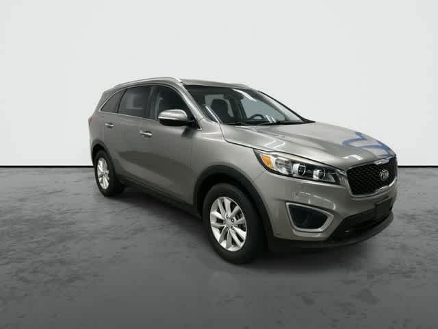Used 2017 Kia Sorento LX w/ LX Convenience Package FWD image 5