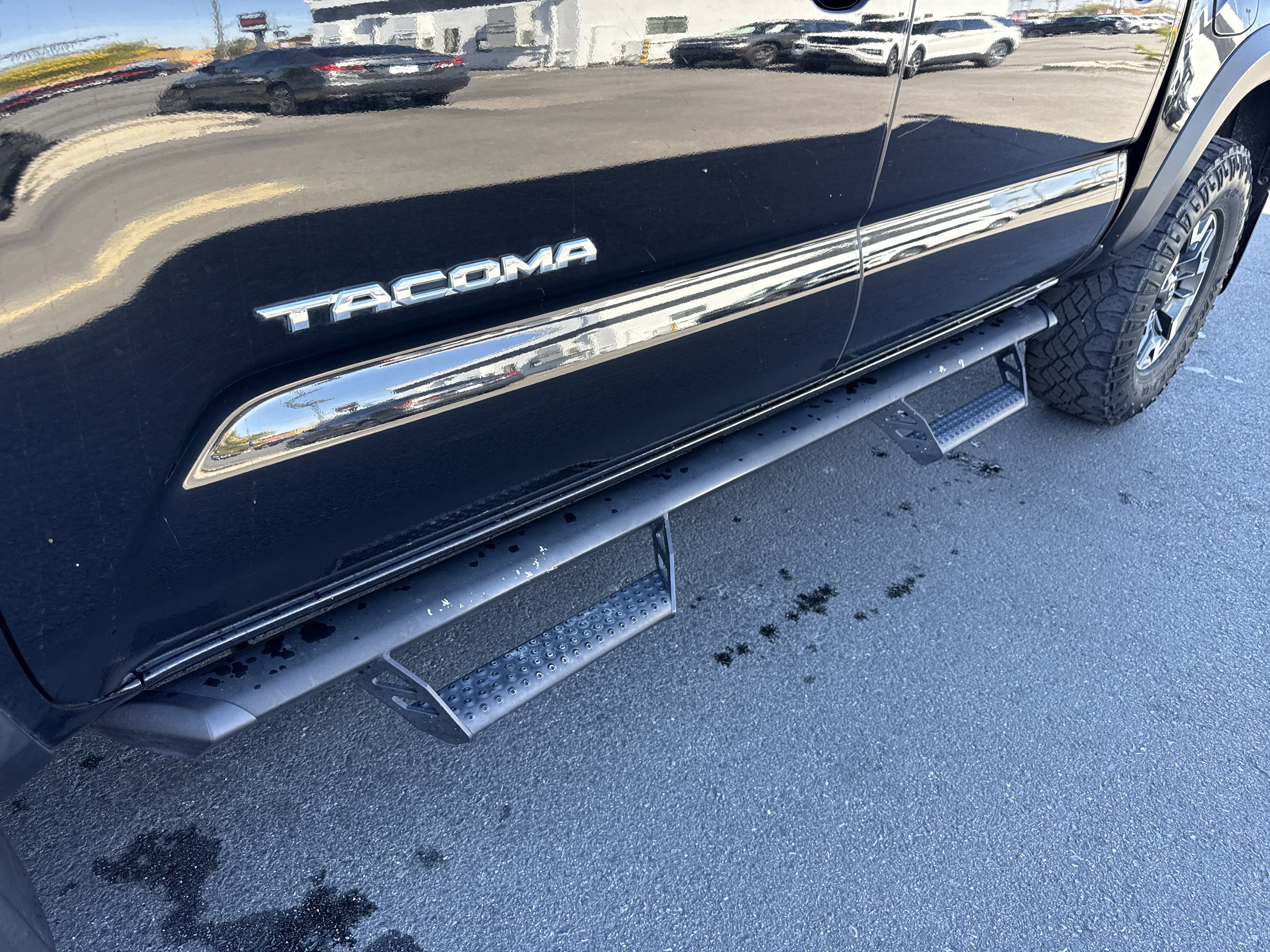 Used 2017 Toyota Tacoma TRD Off-Road w/ Tow Package (A/T) image 5