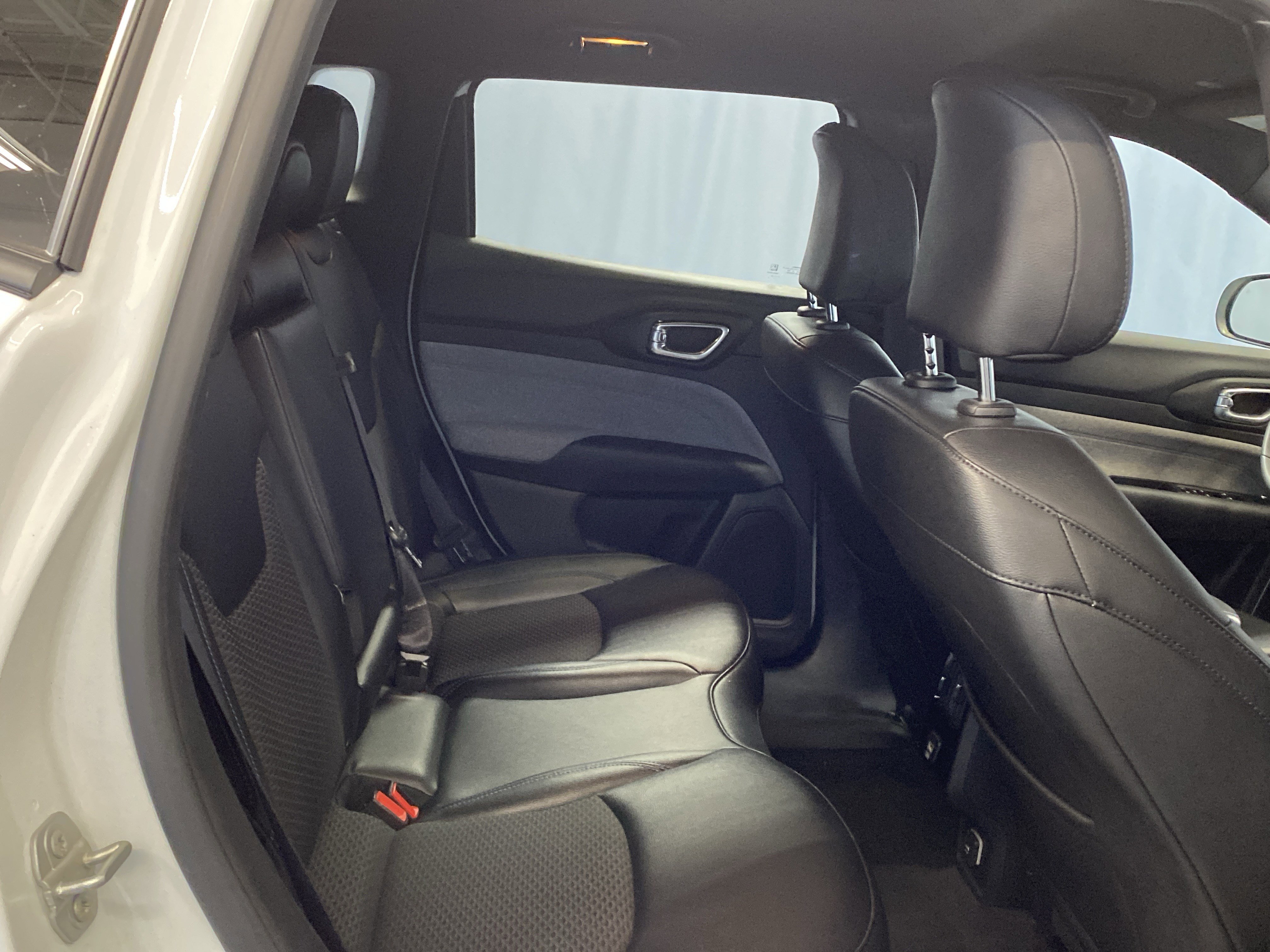 Certified 2024 Jeep Compass Latitude image 36