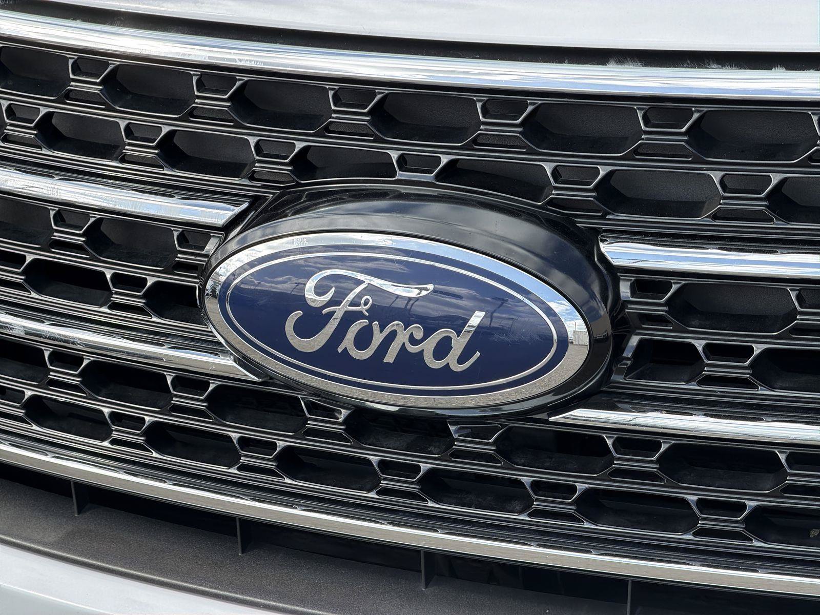 Used 2020 Ford Explorer XLT w/ Equipment Group 202A RWD image 29