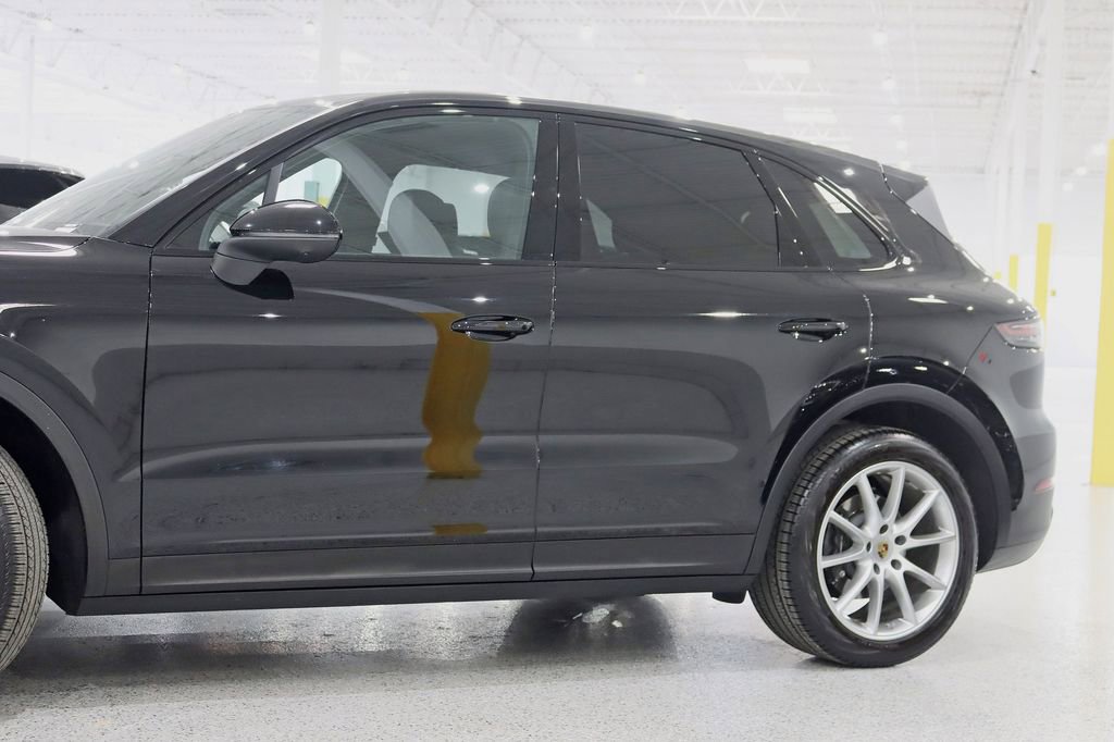 Used 2023 Porsche Cayenne image 3