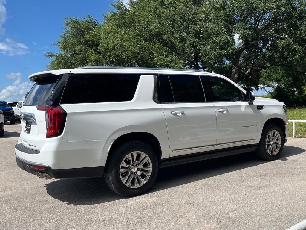 Used 2023 GMC Yukon XL Denali AWD/4WD image 5