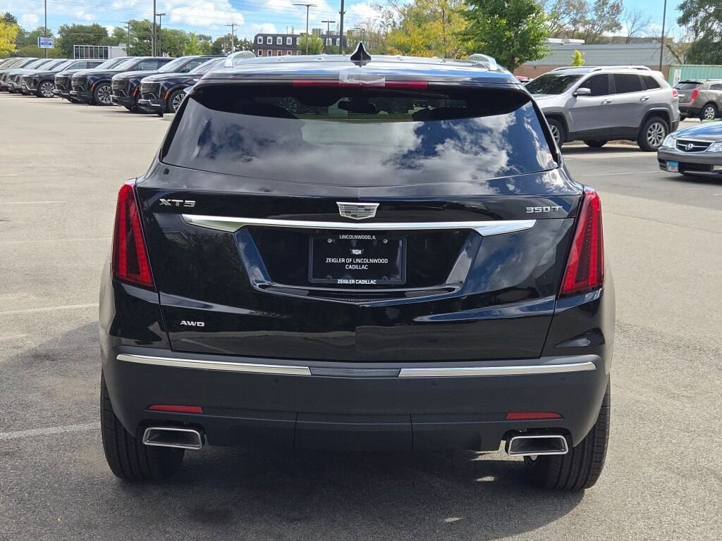 New 2025 Cadillac XT5 Luxury w/ LPO, Red Accent Package image 13
