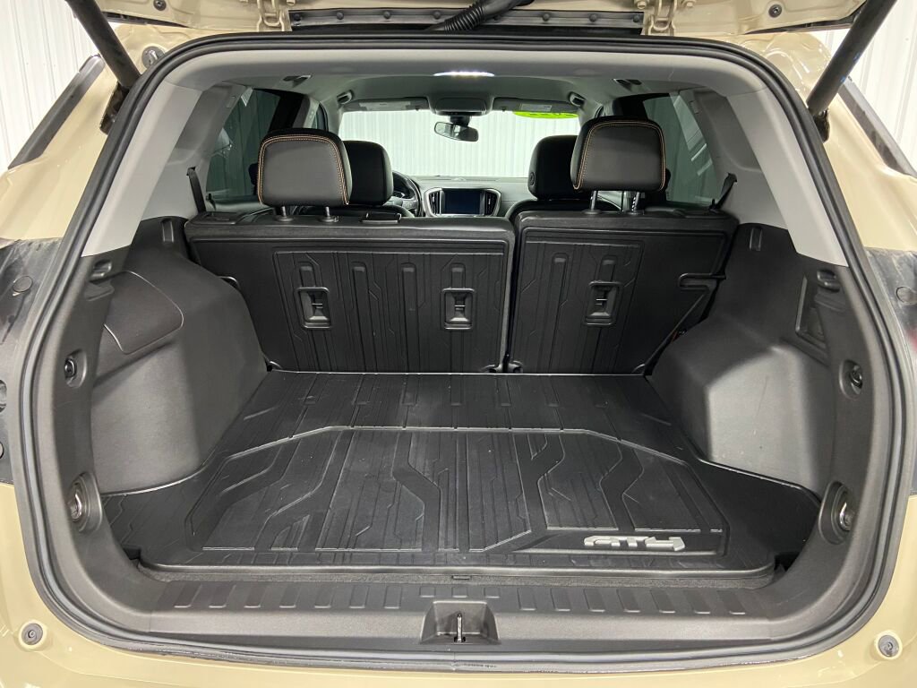 Used 2022 GMC Terrain AT4 w/ LPO, Floor Liner Package AWD/4WD image 12