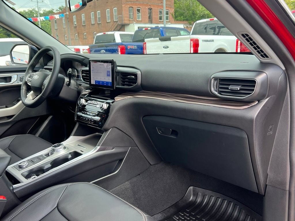 Used 2023 Ford Explorer Limited w/ Equipment Group 301A AWD/4WD image 22