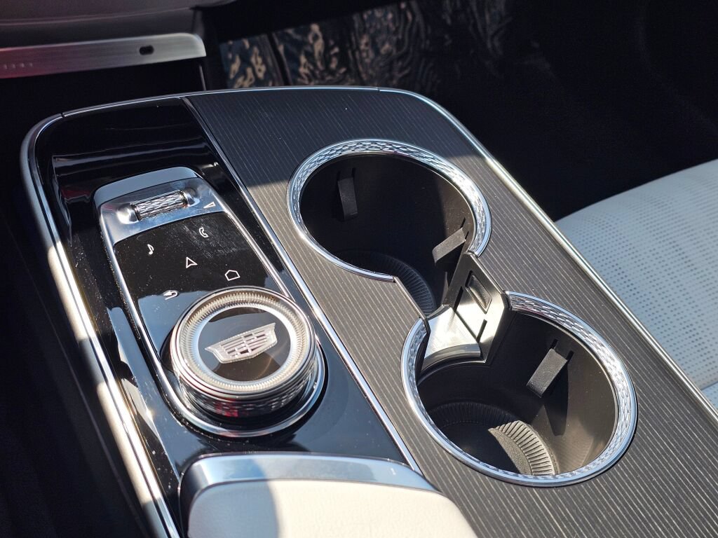 Used 2024 Cadillac Lyriq Luxury AWD/4WD image 18