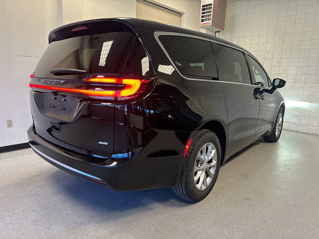 New 2027 Chrysler Pacifica Select AWD/4WD image 20