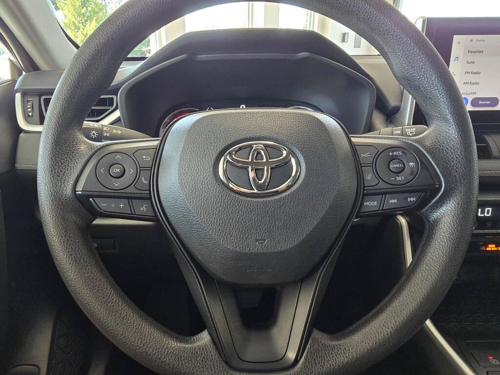 Used 2025 Toyota RAV4 XLE AWD/4WD image 22