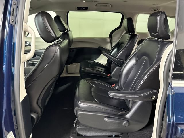 Used 2024 Chrysler Pacifica Select image 25