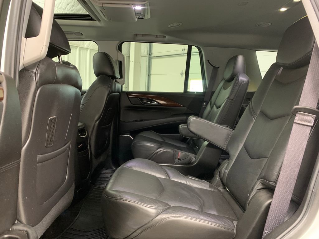 Used 2016 Cadillac Escalade Luxury image 18
