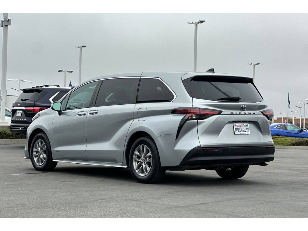 Used 2021 Toyota Sienna XLE FWD image 6
