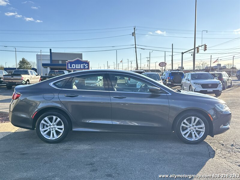 Used 2017 Chrysler 200 Limited Platinum image 4