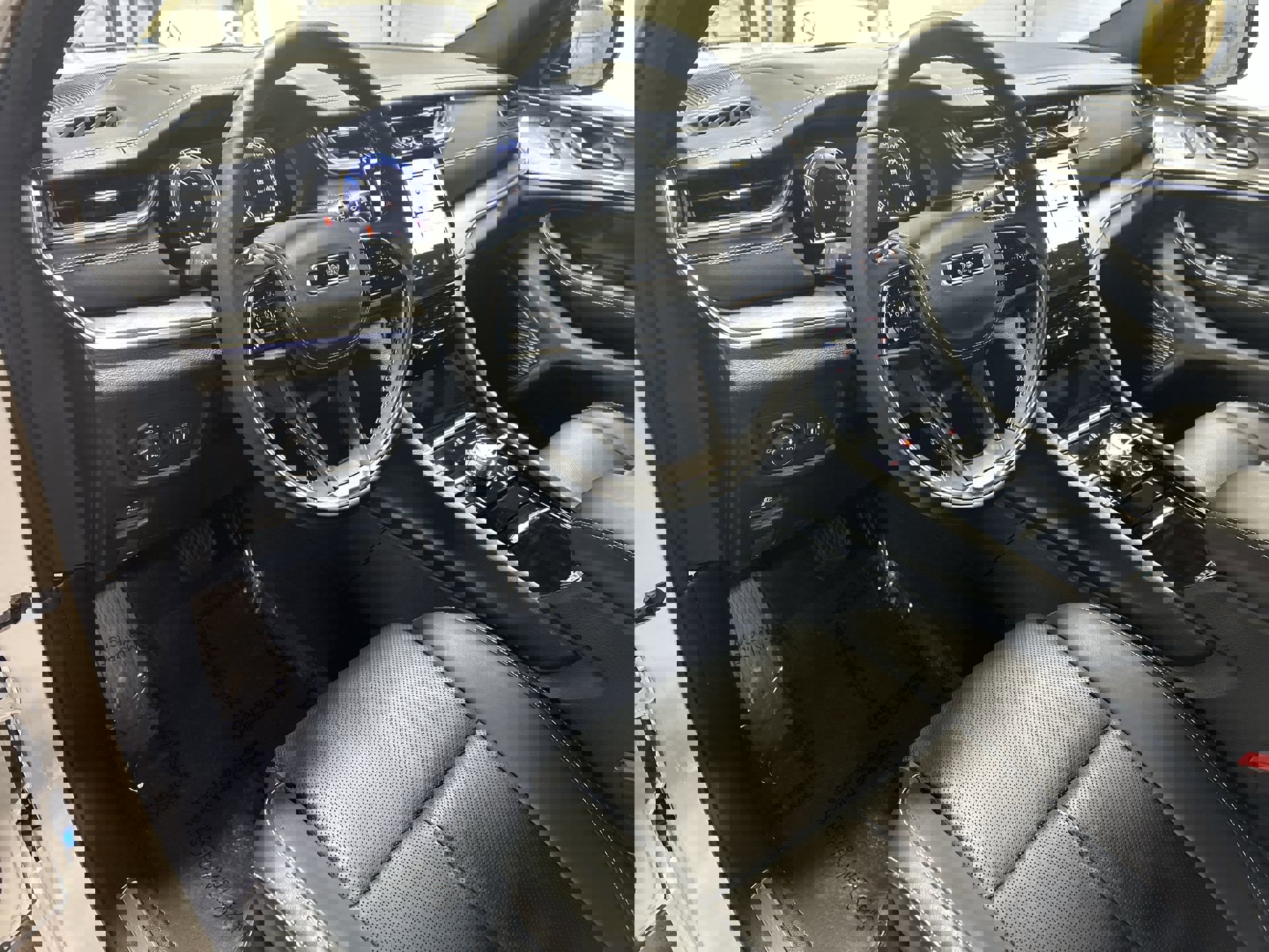 Used 2023 Jeep Grand Cherokee Overland w/ Luxury Tech Group IV image 11