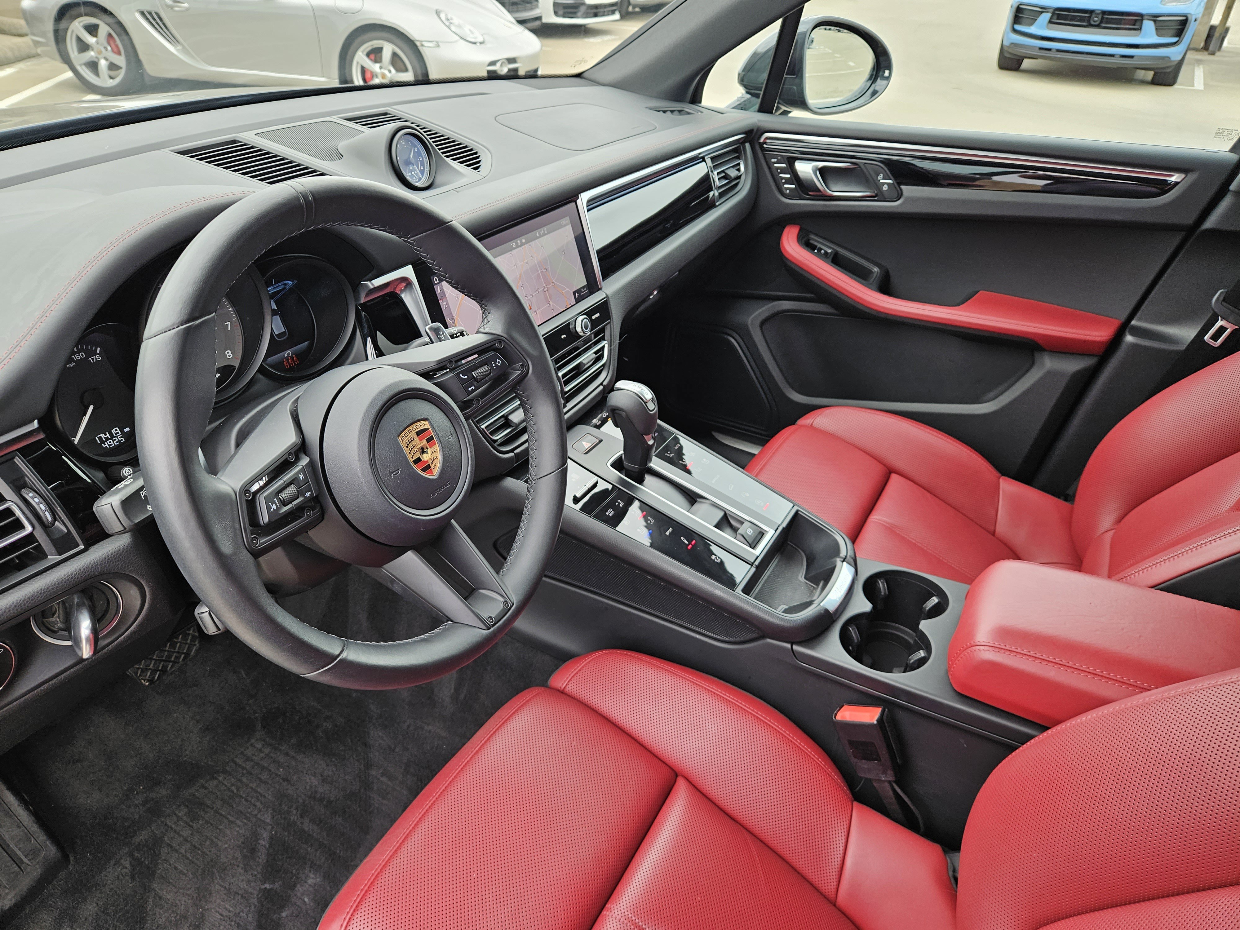 Certified 2023 Porsche Macan S AWD/4WD image 4