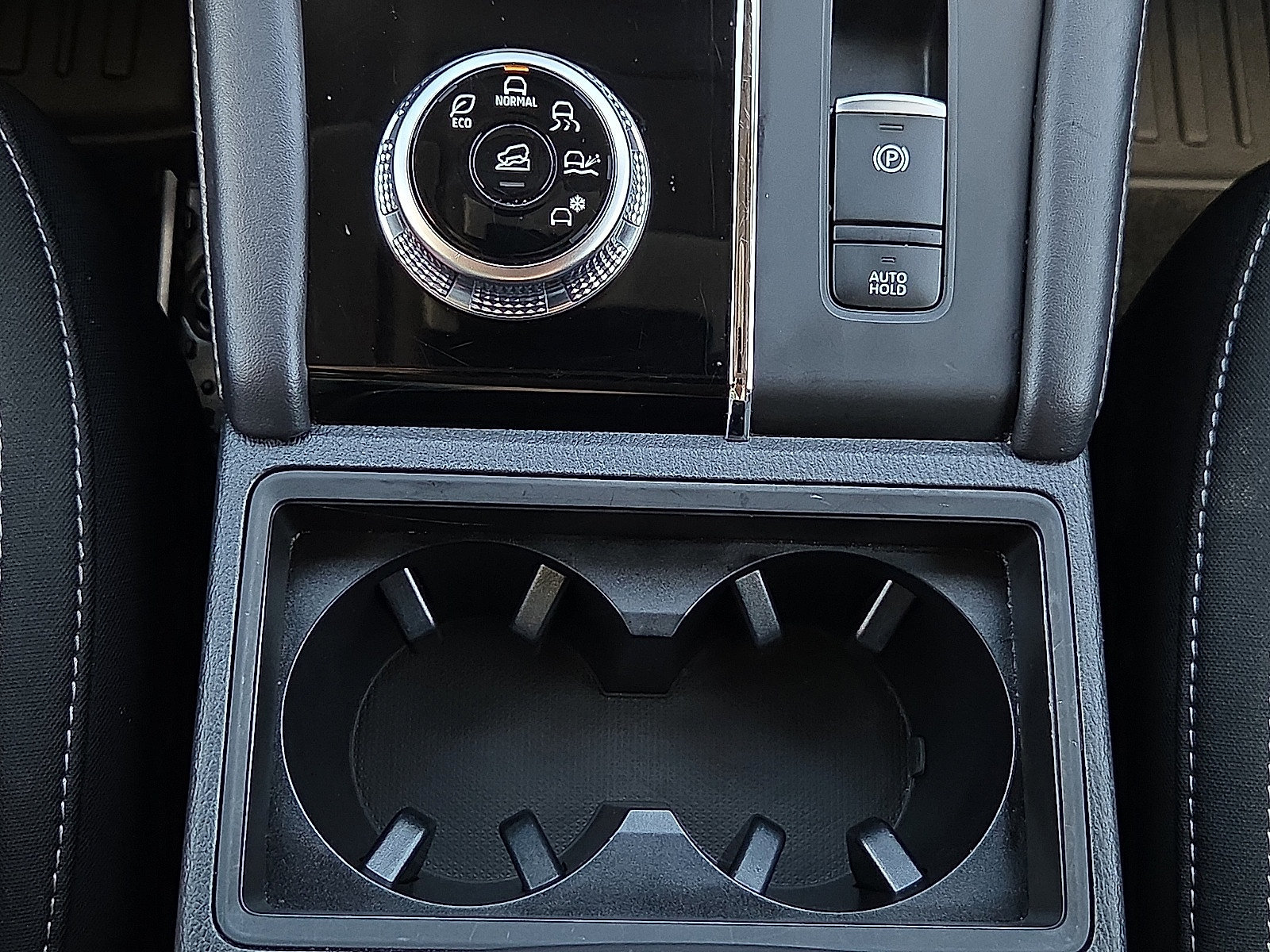 Used 2024 Mitsubishi Outlander ES FWD image 19