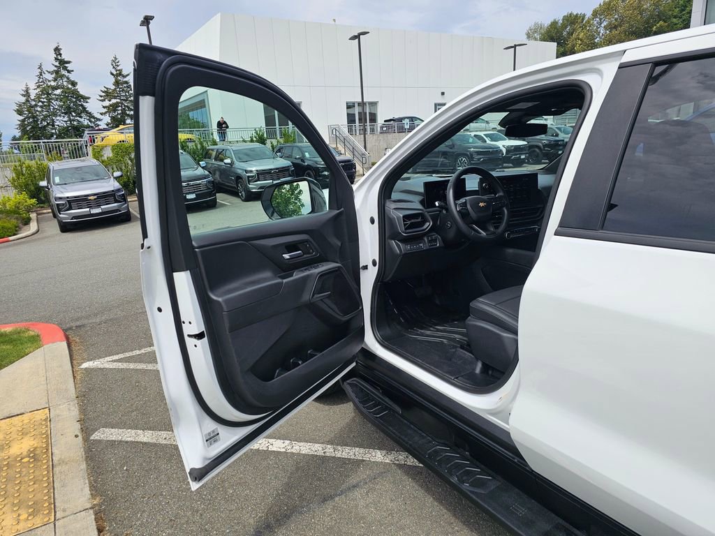 Used 2024 Chevrolet Silverado EV W/T AWD/4WD image 18