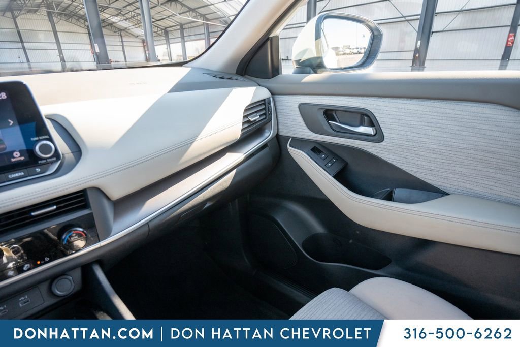 Used 2023 Nissan Rogue SV image 15