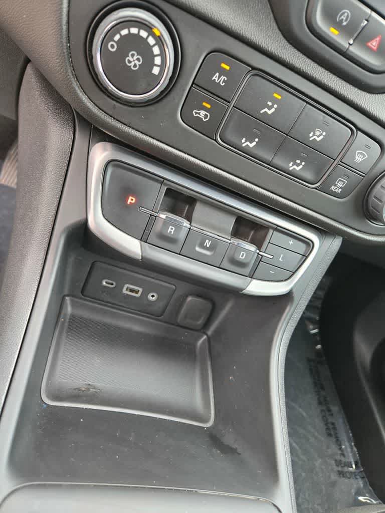 Used 2024 GMC Terrain SLE AWD/4WD image 13